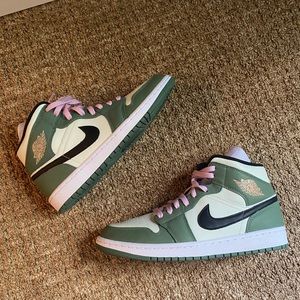 Dutch green Nike Jordan 1s